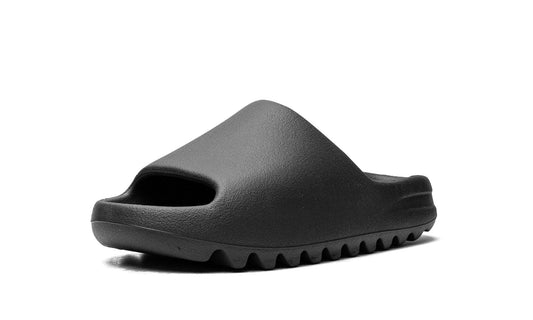 ADIDAS YEEZY
YEEZY SLIDE "Onyx" Shoe Flyes
