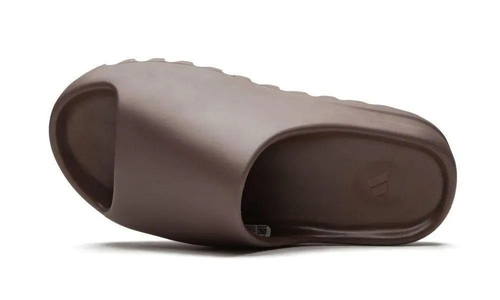 ADIDAS YEEZY
YEEZY SLIDE
"Soot" Shoe Flyes