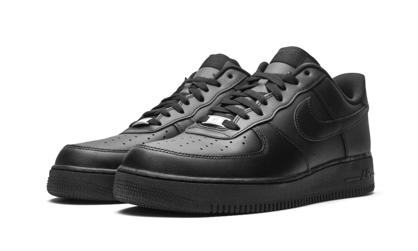 AIR FORCE 1 LOW
"Triple Black" Shoe Flyes