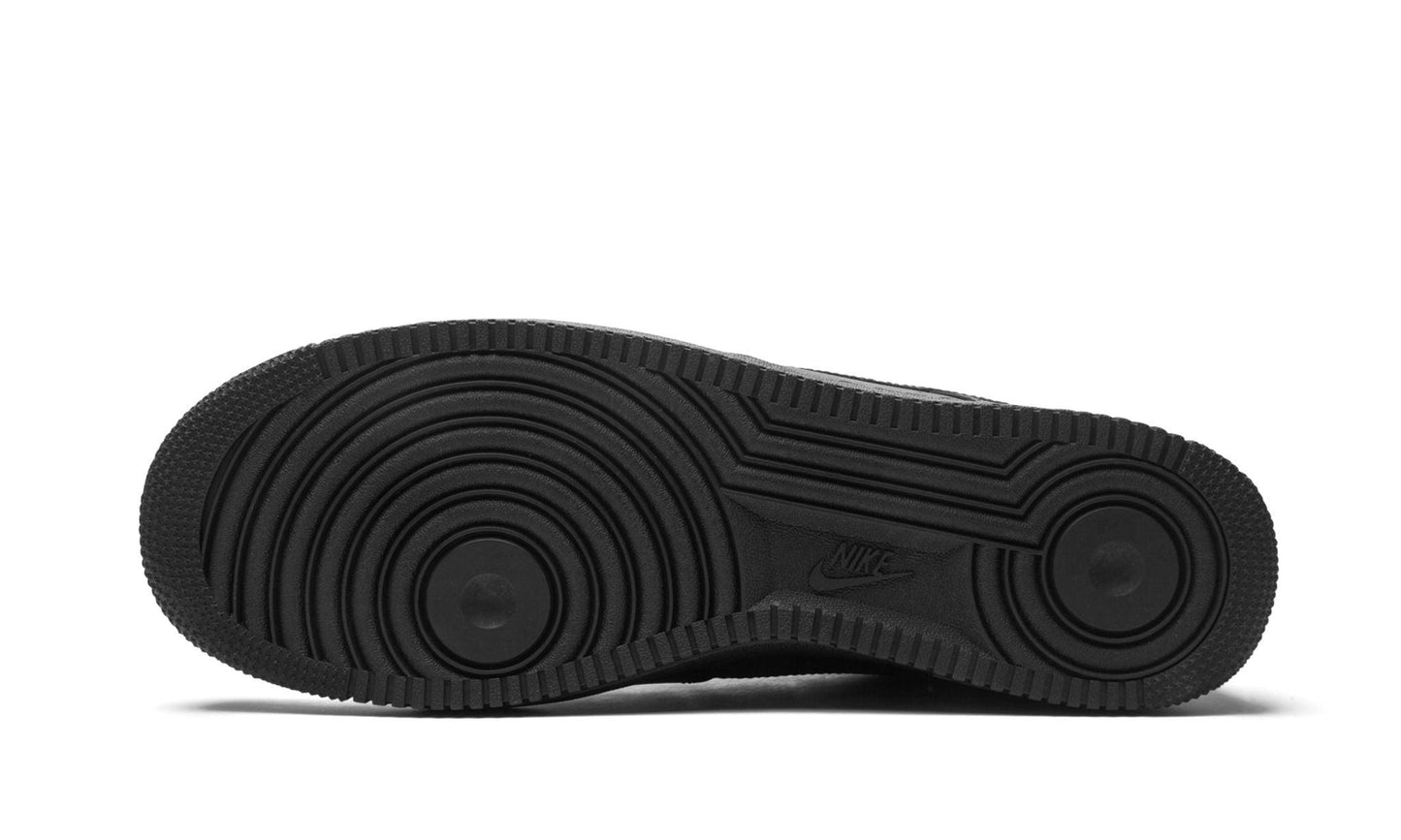 AIR FORCE 1 LOW
"Triple Black" Shoe Flyes