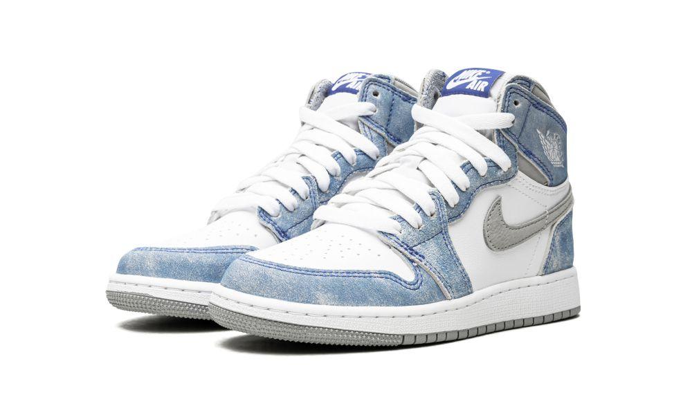 AIR JORDAN 1 HIGH OG GS
"Hyper Royal" Shoe Flyes
