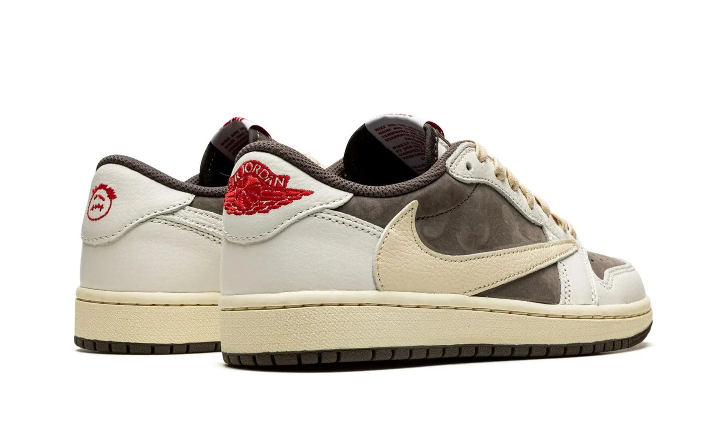 AIR JORDAN 1 LOW SP OG "TRAVIS SCOTT - REVERSE MOCHA" Shoe Fly