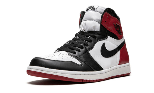 AIR JORDAN 1 RETRO HIGH OG
"Black Toe" Shoe Flyes