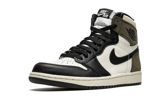 AIR JORDAN 1 RETRO HIGH OG "DARK MOCHA" Shoe Fly
