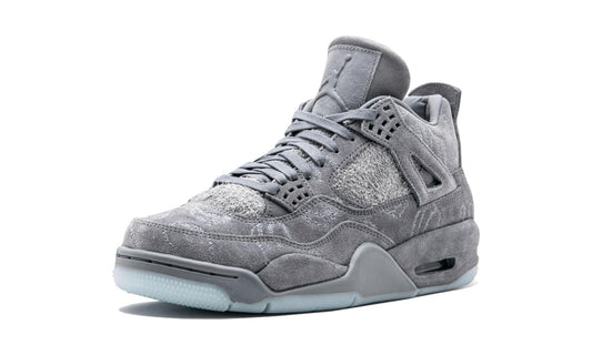 AIR JORDAN 4 RETRO KAWS
"KAWS" Shoe Flyes