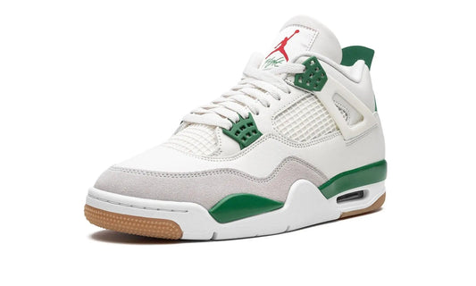 AIR JORDAN 4 RETRO SB "PINE GREEN" Shoe Fly