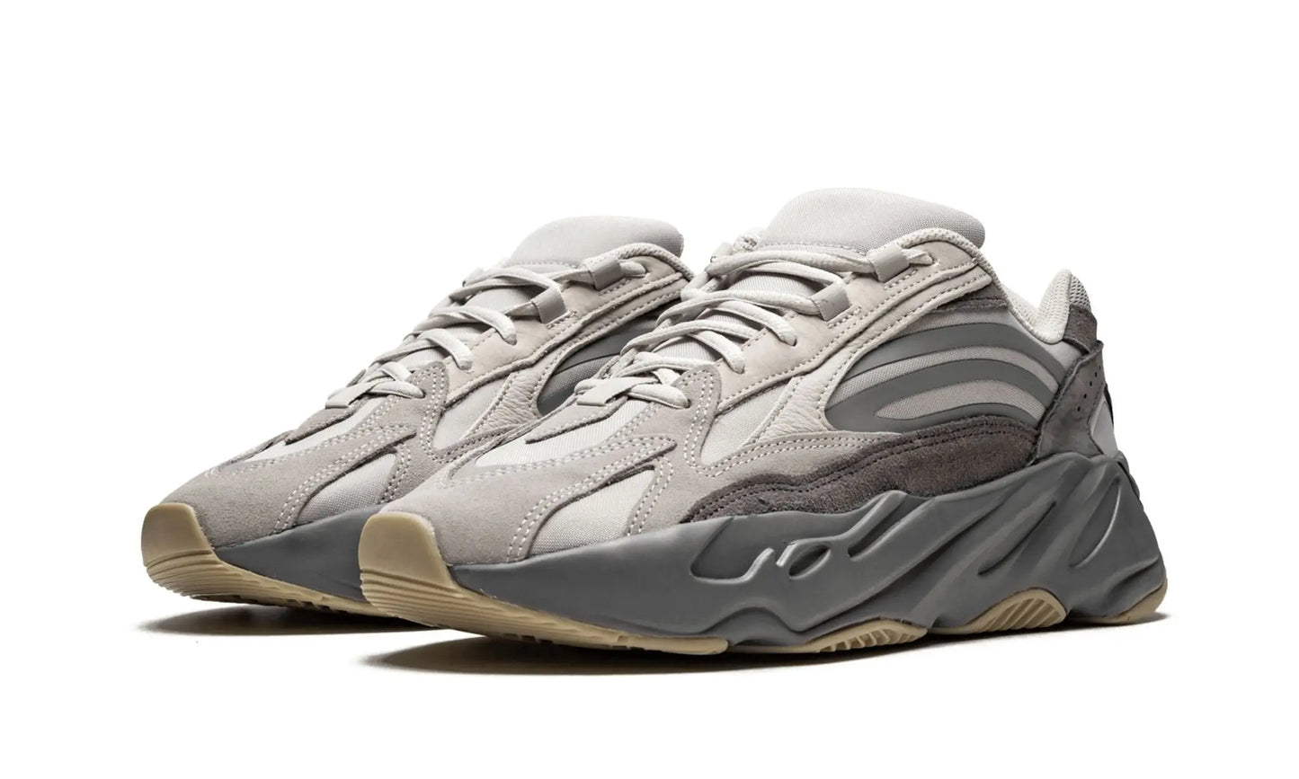 Adidas Yeezy Boost 700 V2
"Tephra" Shoe Flyes