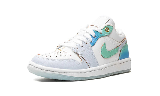 Air Jordan 1 Low
"Emerald Rise" Shoe Flyes