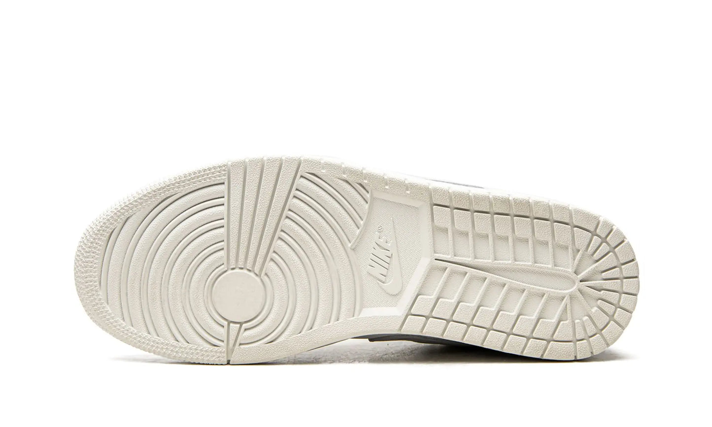 Air Jordan 1 Low
"Paris" Shoe Flyes