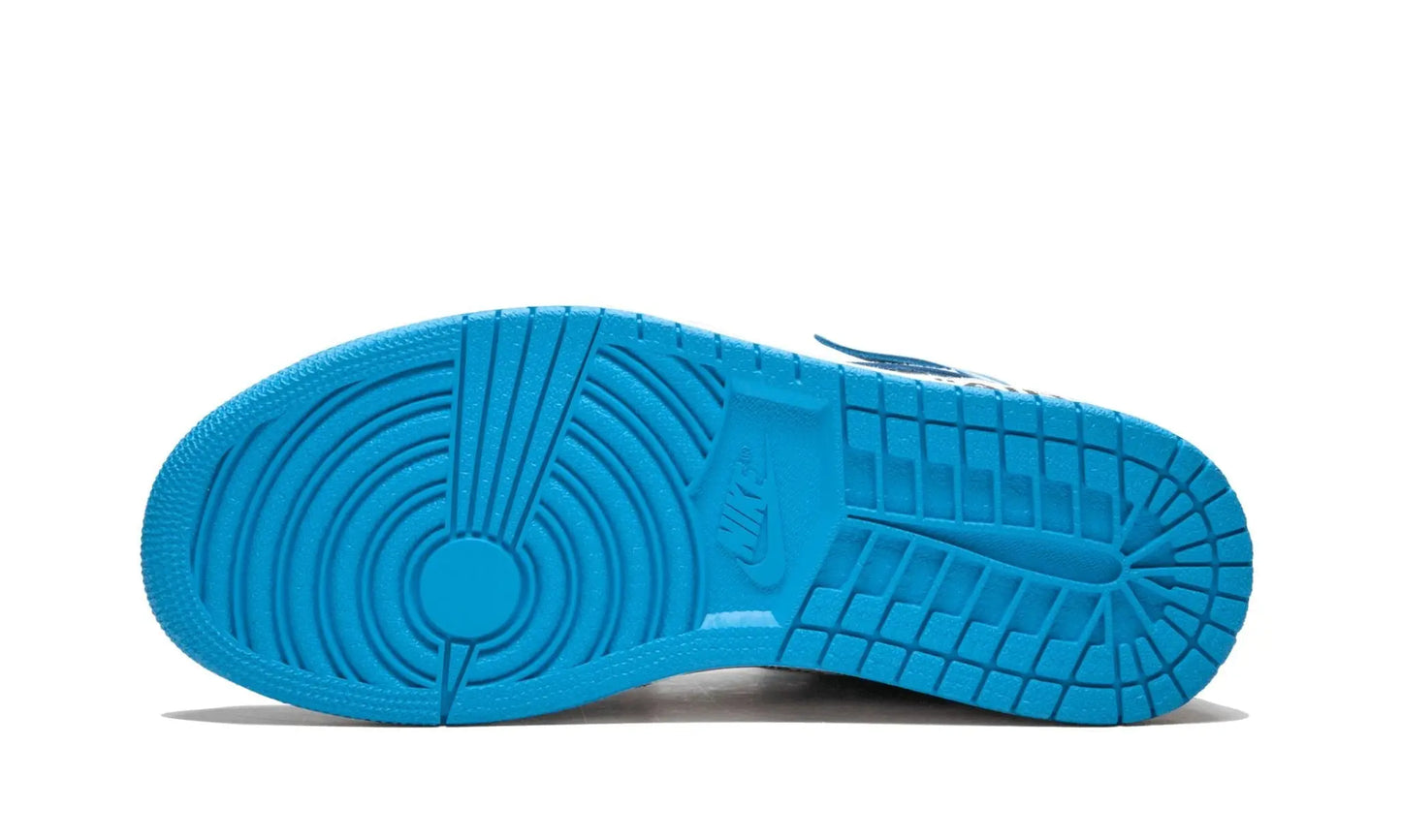 Air Jordan 1 Retro High
"Off-White - UNC" Shoe Flyes