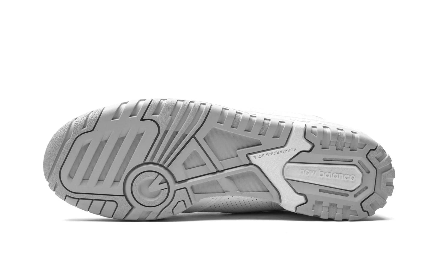 NEW BALANCE
550
"White / Grey" Shoe Flyes