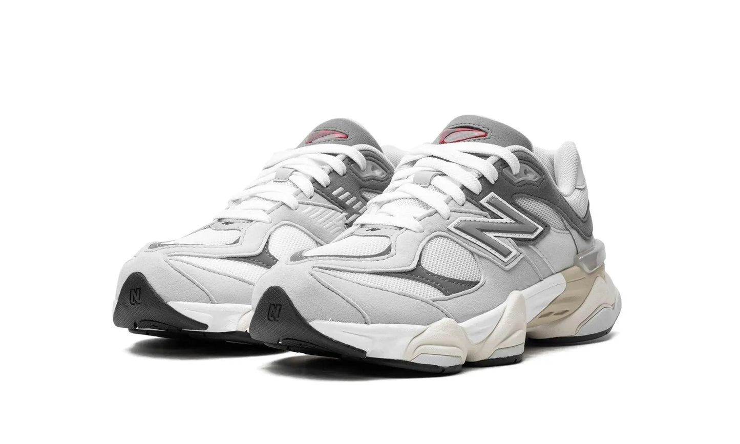 NEW BALANCE
9060 GS
"Rain Cloud" Shoe Flyes