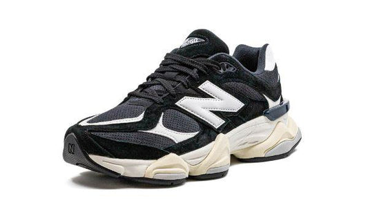 NEW BALANCE
9060
"Black / White" Shoe Flyes