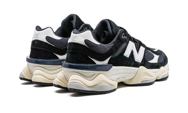 NEW BALANCE
9060
"Black / White" Shoe Flyes