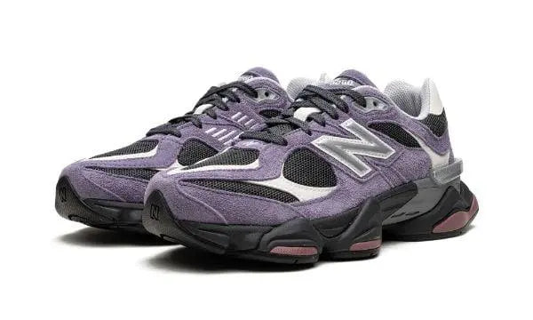 NEW BALANCE
9060
"Violet Noir Shoe Flyes