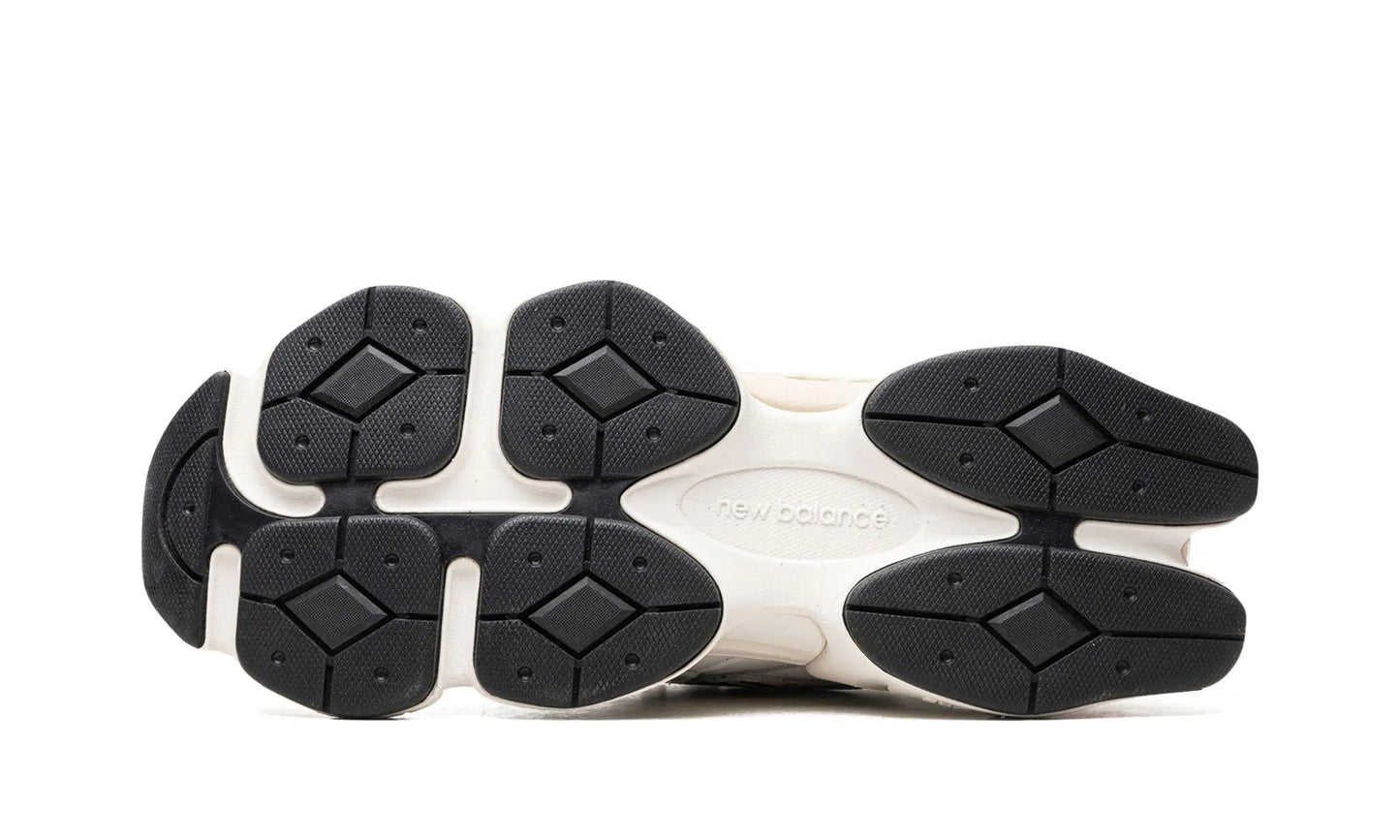 NEW BALANCE
9060
"White / Navy Shoe Flyes