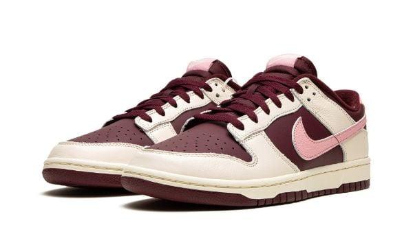 NIKE DUNK LOW PRM
"Valentine's Day 2023" Shoe Flyes