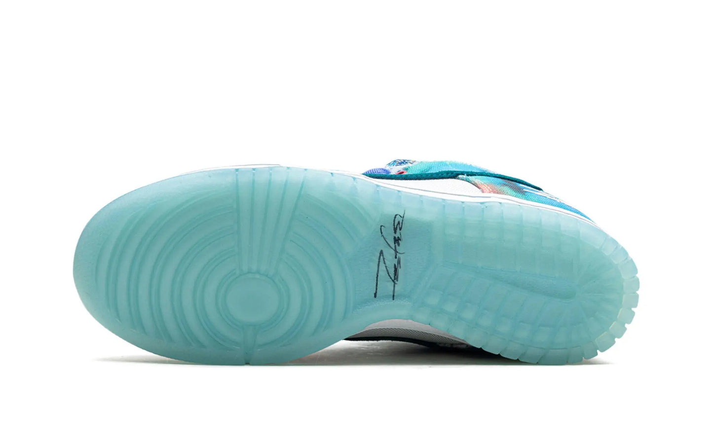 NIKE DUNK LOW SB "Futura Laboratories - Bleached Aqua Shoe Flyes