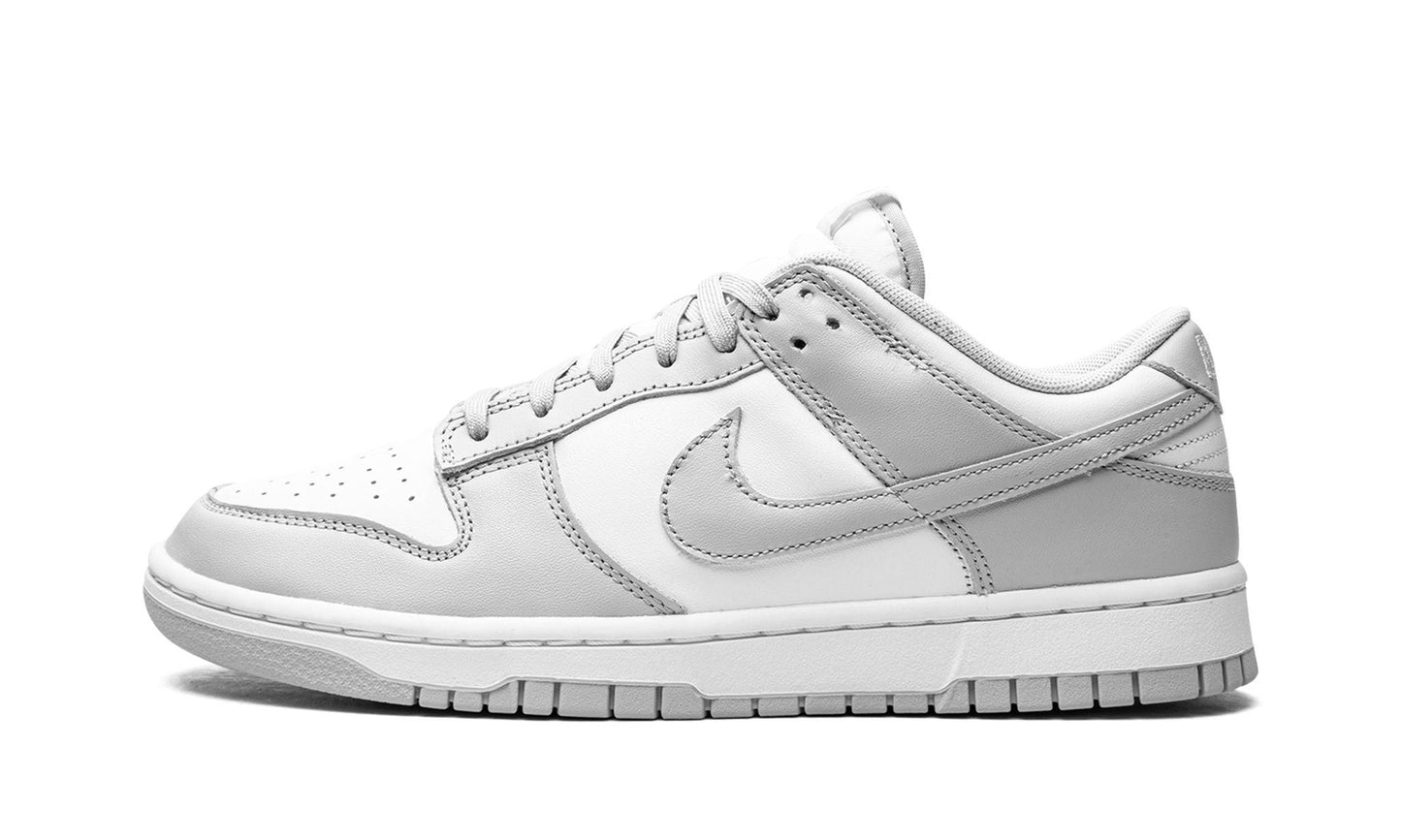 NIKE
DUNK LOW
"Grey Fog" Shoe Flyes
