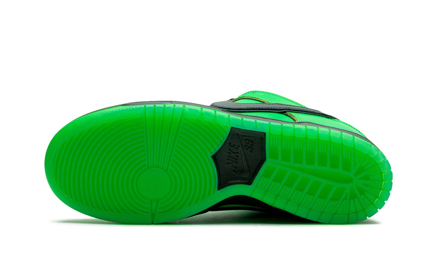 NIKE
SB DUNK LOW "Buttercup" Shoe Flyes