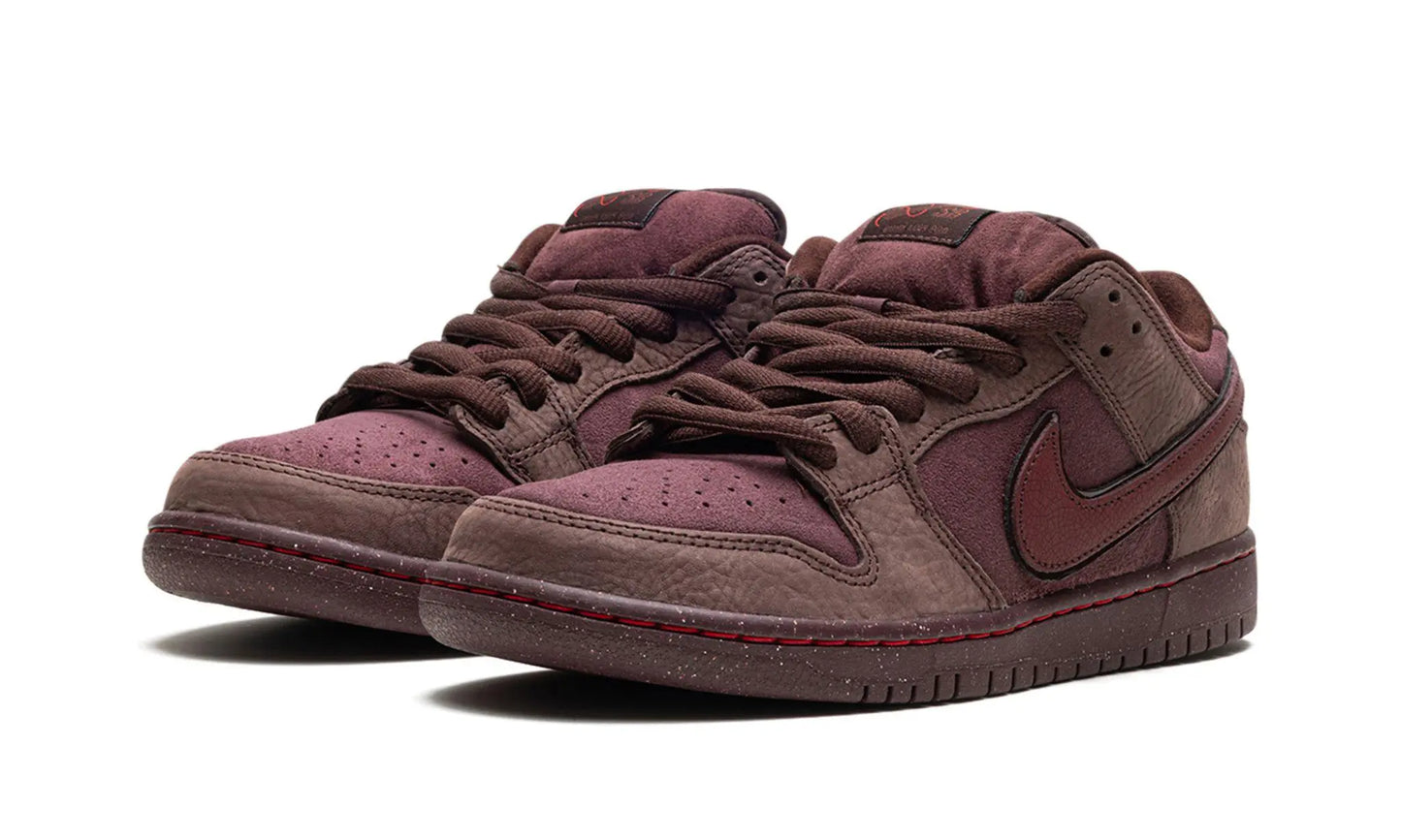 NIKE
SB DUNK LOW
"City of Love" Shoe Flyes