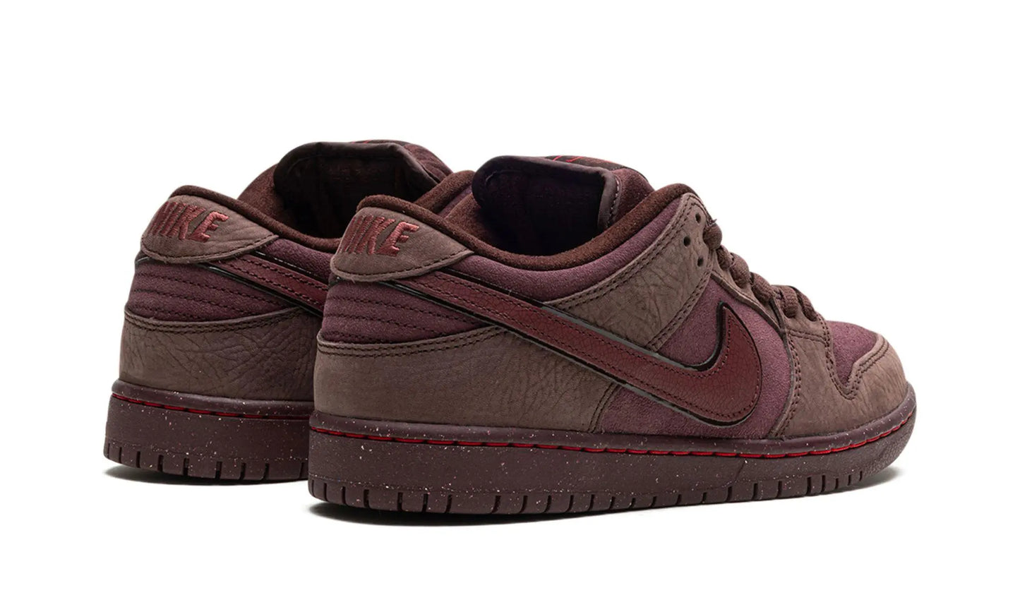 NIKE
SB DUNK LOW
"City of Love" Shoe Flyes