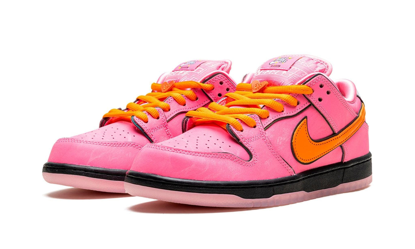NIKE
SB DUNK LOW
"Powerpuff Girls - Blossom Shoe Flyes