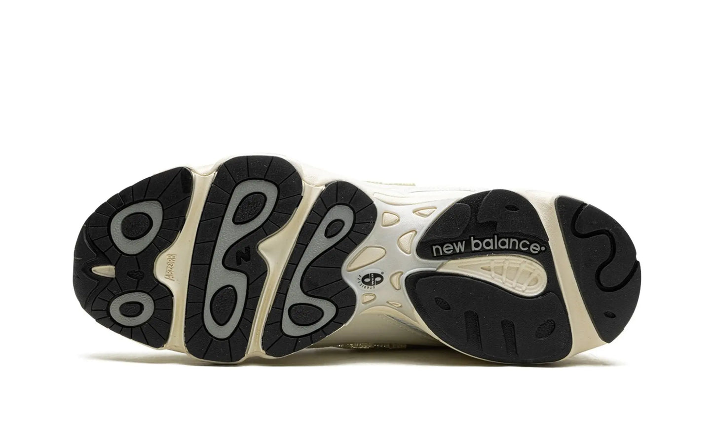 New Balance 1000
"Aime Leon Dore - White" Shoe Flyes