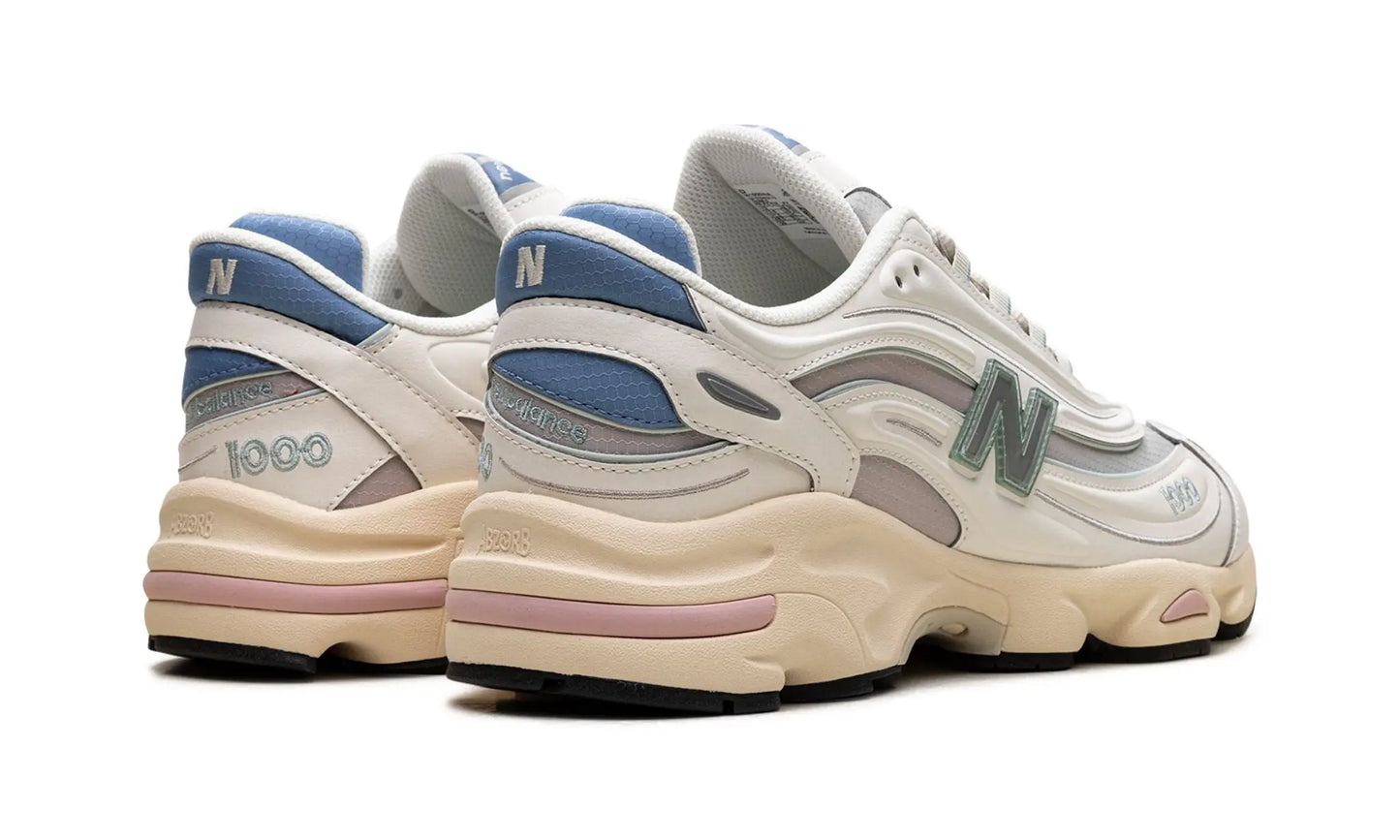 New Balance
1000
"moonrock" Shoe Flyes