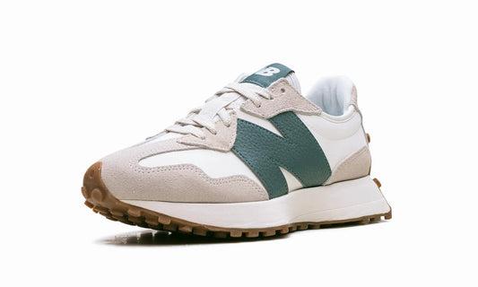 New Balance
327
"Moonbeam New Spruce" Shoe Flyes
