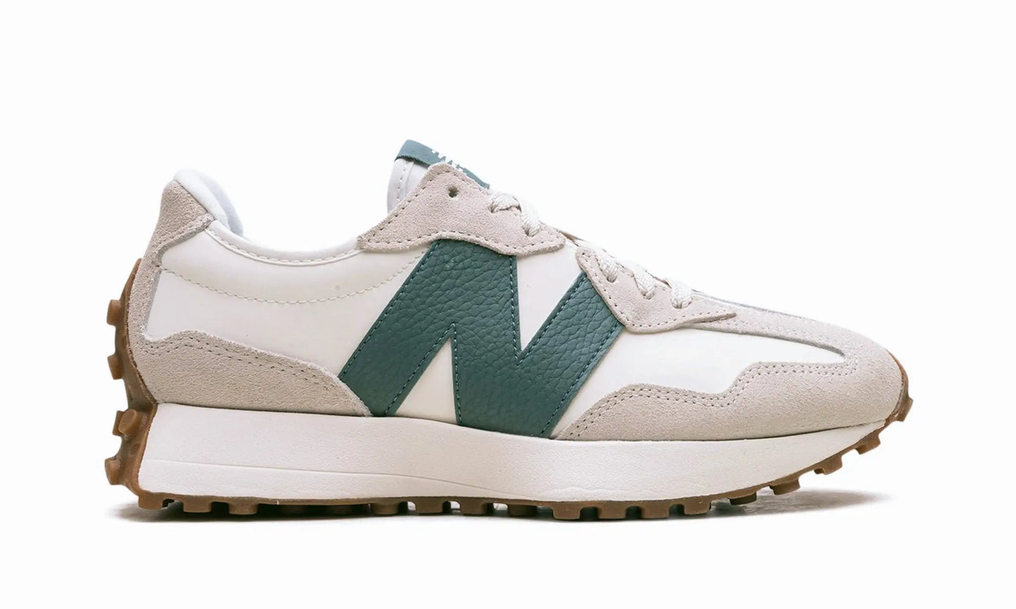 New Balance
327
"Moonbeam New Spruce" Shoe Flyes