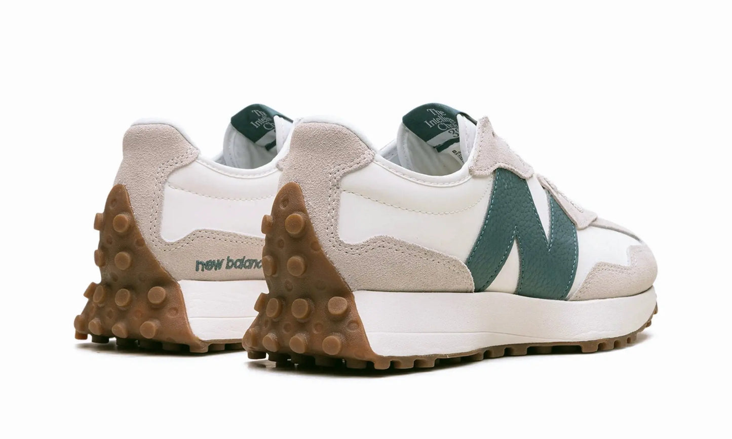 New Balance
327
"Moonbeam New Spruce" Shoe Flyes