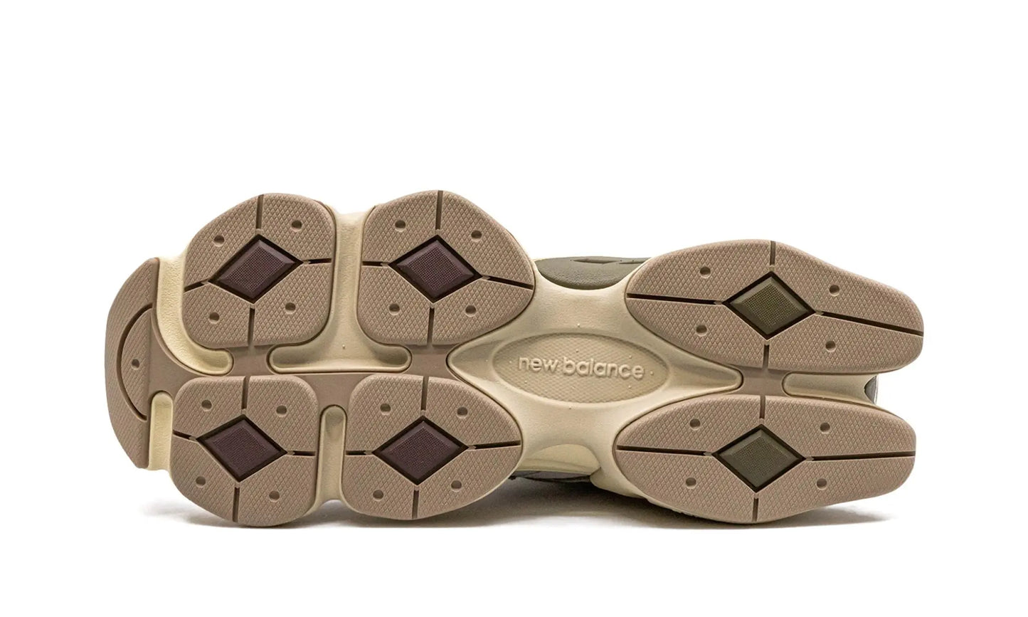 New Balance
9060
"Grey Matter / Timberwolf" Shoe Flyes