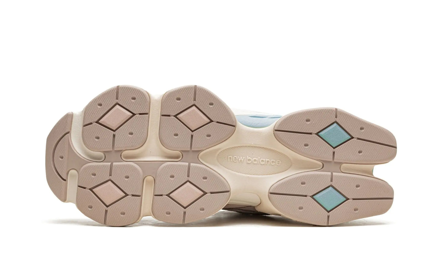 New Balance
9060
"Ivory" Shoe Flyes