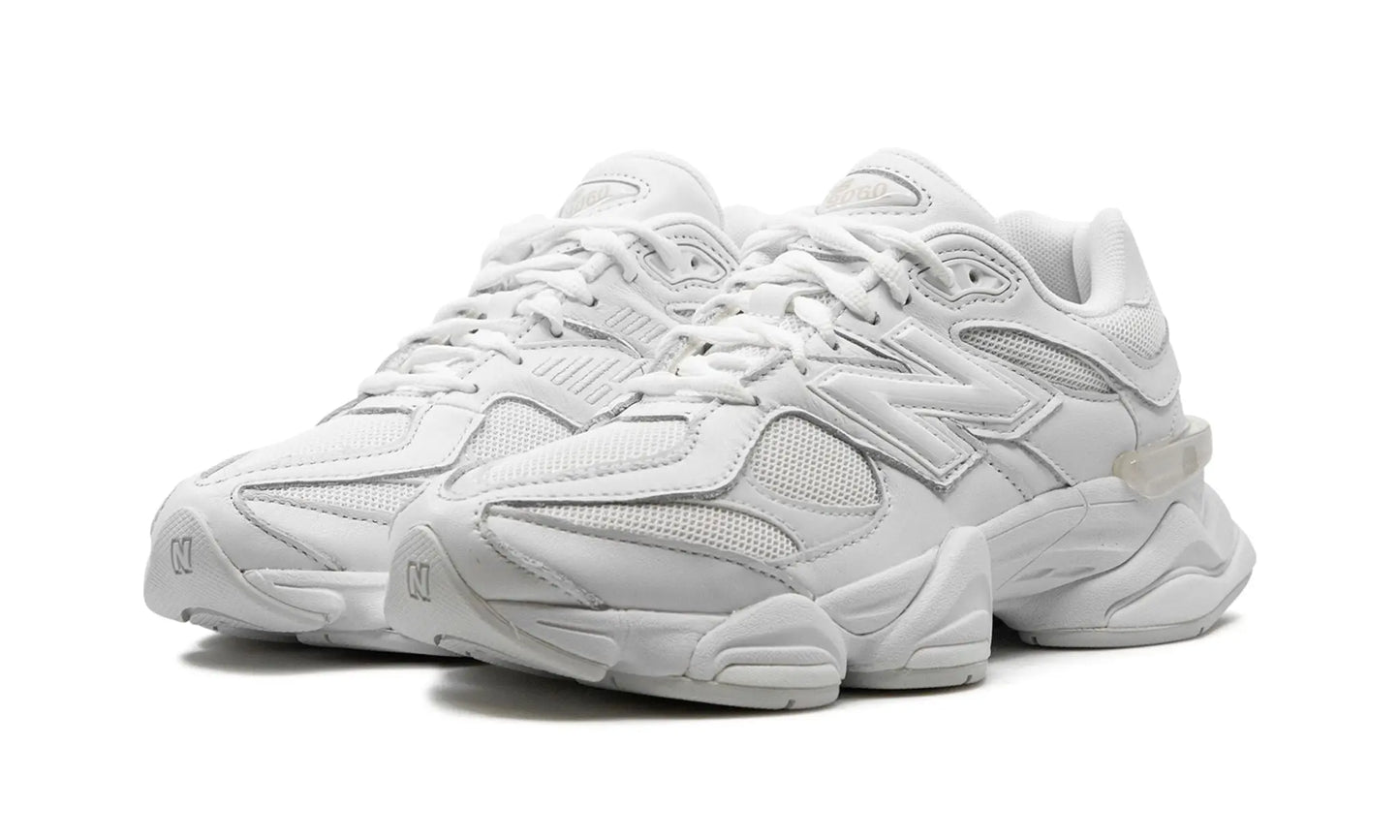 New Balance
9060
"TRIPLE WHITE" Shoe Flyes