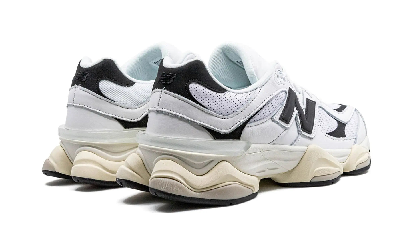 New Balance
9060
"White / Black" Shoe Flyes