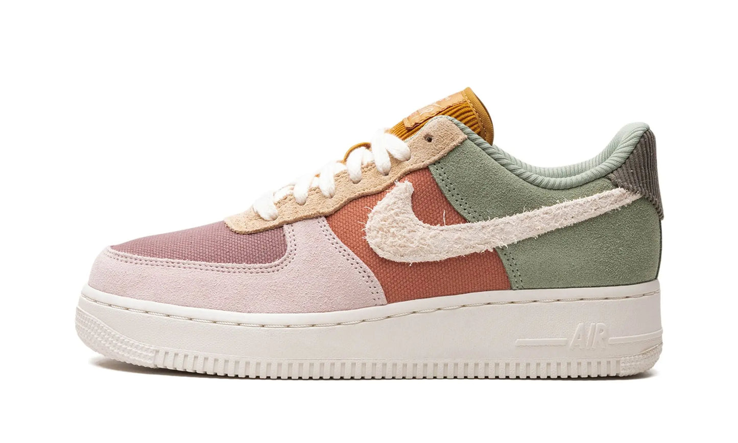 Nike
AIR FORCE 1 LOW
"Oil Green" Shoe Flyes