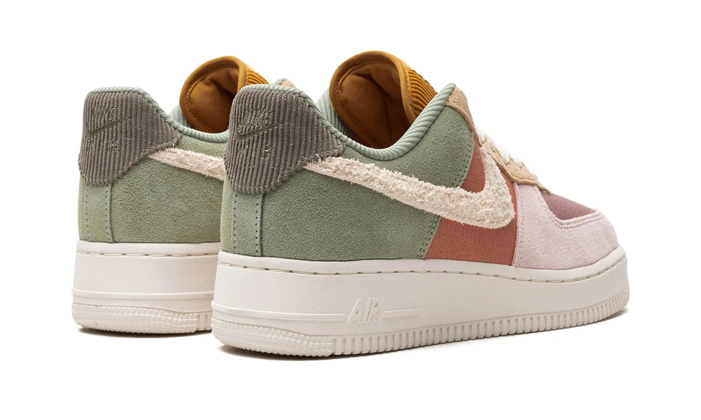 Nike
AIR FORCE 1 LOW
"Oil Green" Shoe Flyes
