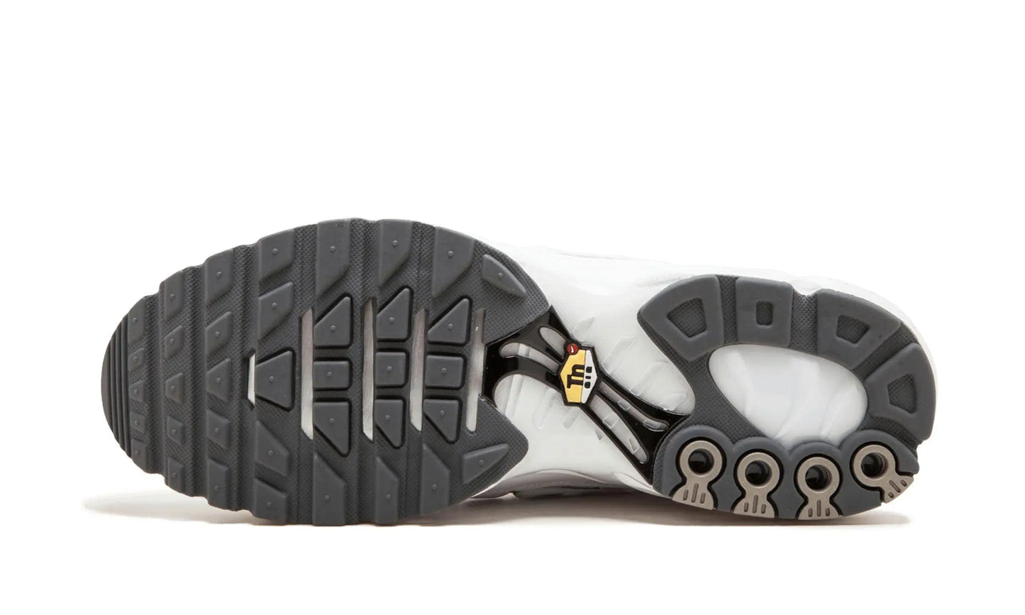 Nike
Air Max Plus TN
"Triple White" Shoe Flyes