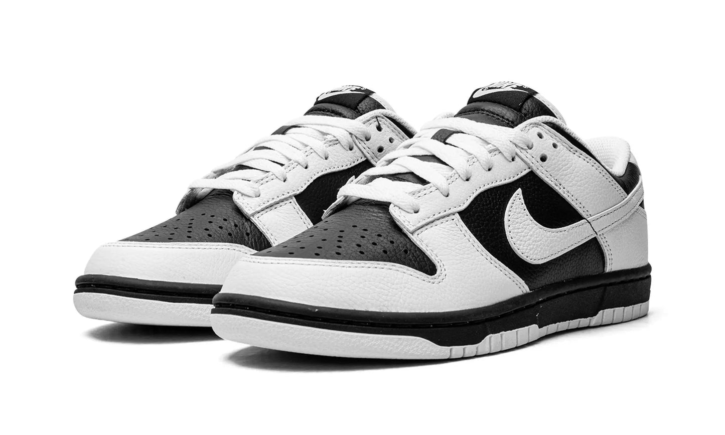Nike
Dunk Low
"Reverse Panda" Shoe Flyes