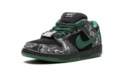 Nike
SB Dunk Low
"There Skateboards" Shoe Flyes