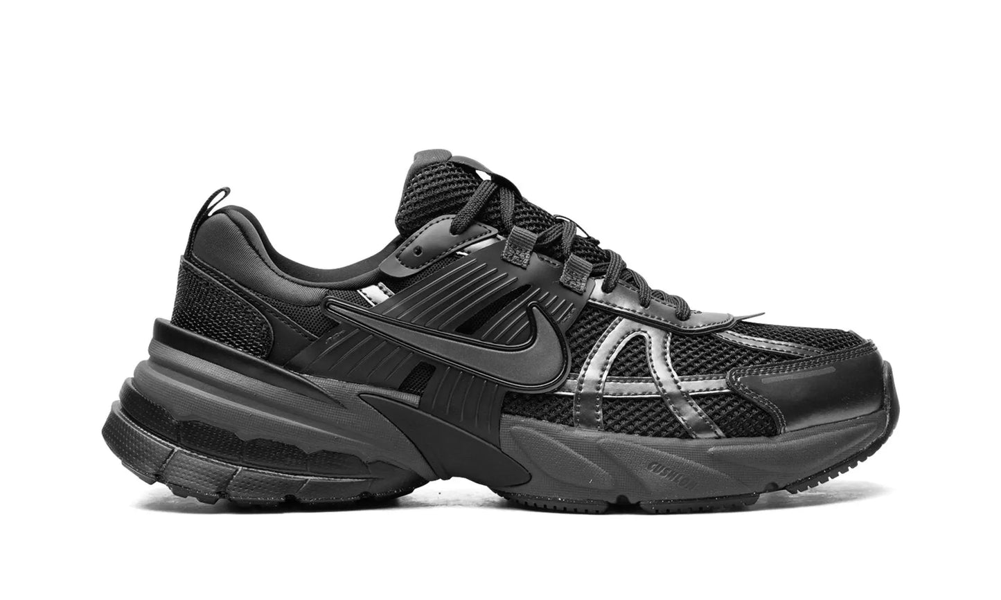 Nike
V2K Run
"Black Dark Smoke Grey" Shoe Flyes