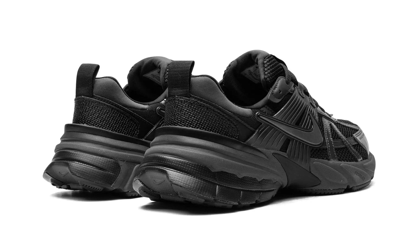 Nike
V2K Run
"Black Dark Smoke Grey" Shoe Flyes