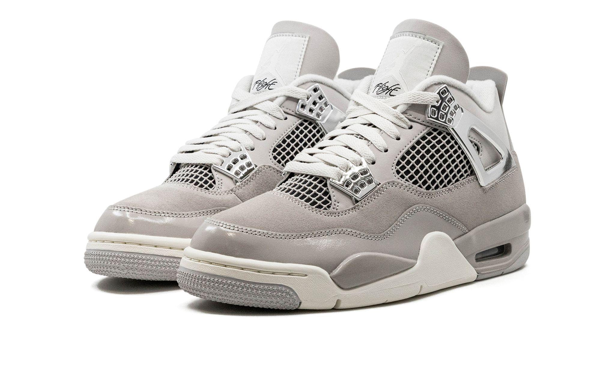 AIR JORDAN 4