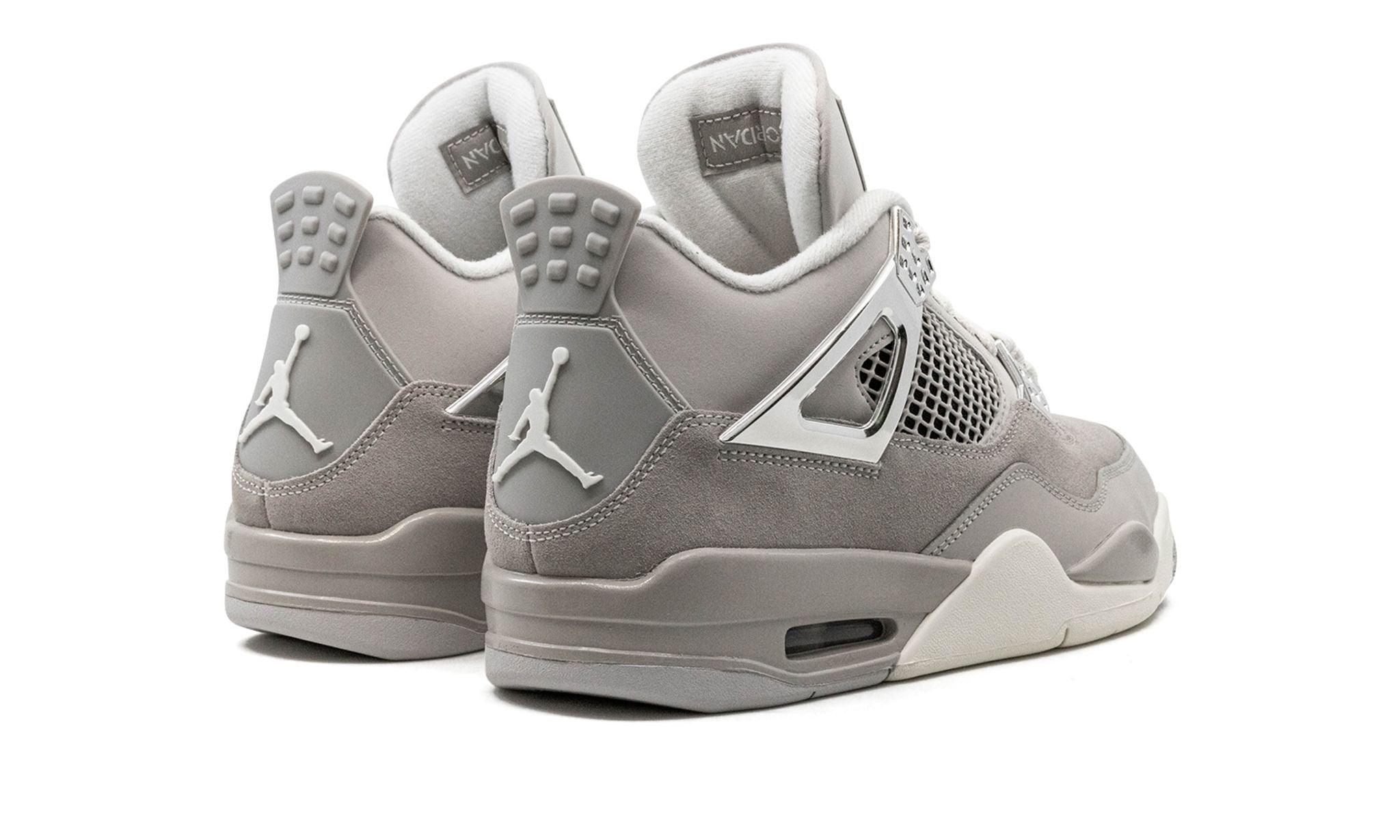 AIR JORDAN 4