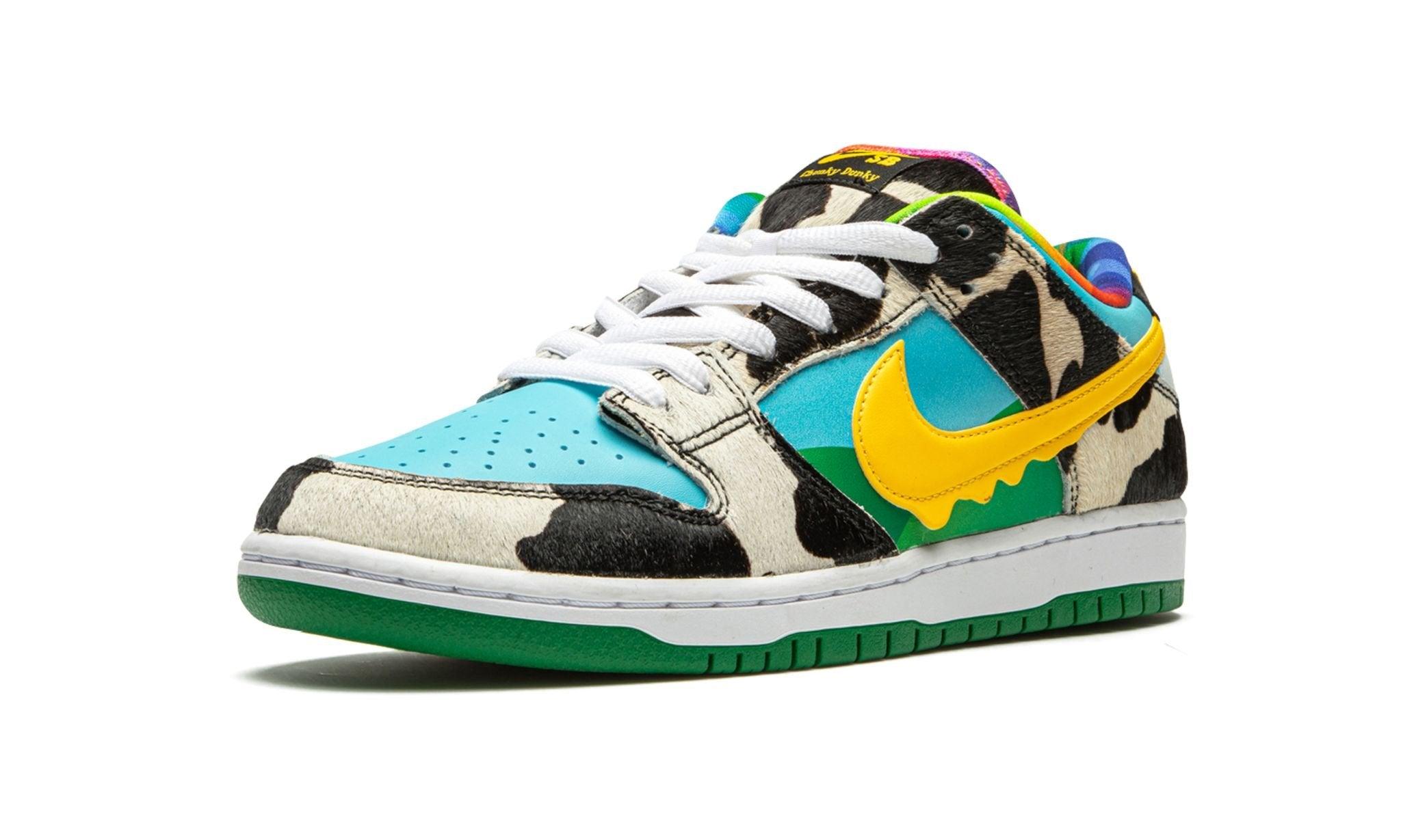 NIKE SB DUNK LOW