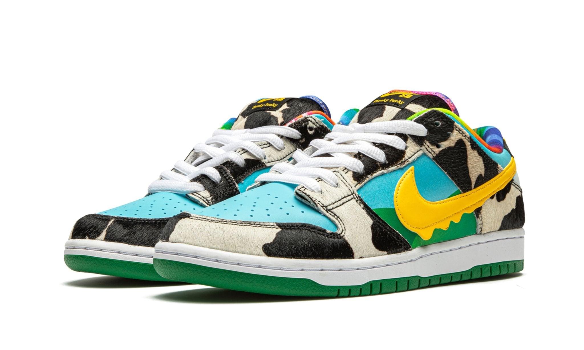 NIKE SB DUNK LOW