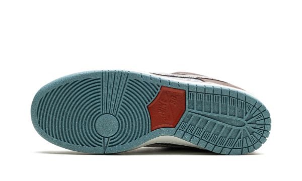 NIKE SB Dunk Low