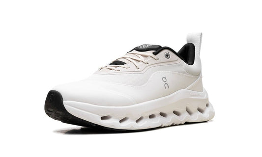 ON RUNNING
CLOUDTILT 2
"LOEWE - SAND WHITE"