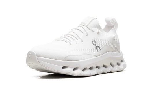 ON RUNNING
CLOUDTILT
"LOEWE ALL WHITE"